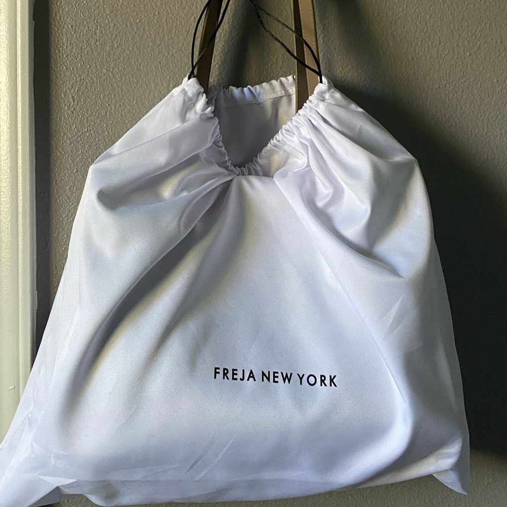 Freja NYC Linnea Taupe Tote Bag with Duster Bag - Picture 3 of 16